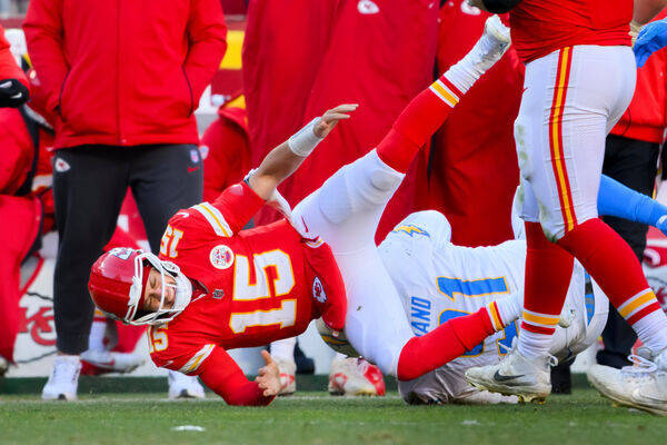 悲情！NFL最强3冠四(sì)分卫马霍(huò)姆斯，赛季报销