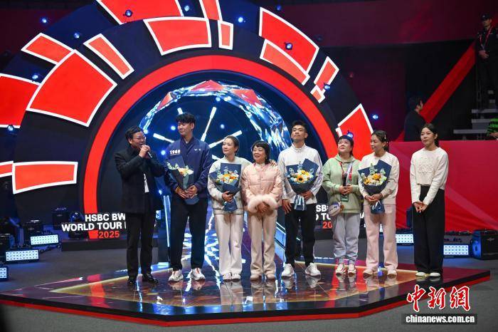 中国国家羽毛球队运动员退役仪式在杭州举行